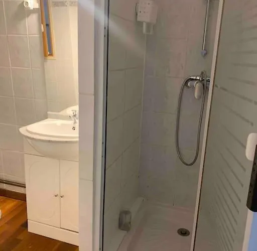 Fabienne Cote Jardins De La Fontaine Apartment